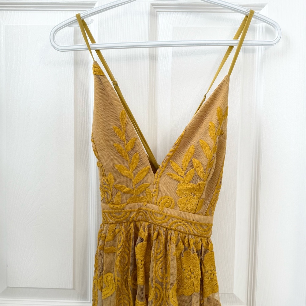 💛 BLONDIE BOUTIQUE Entro Elegant Yellow Floral Maxi Dress from Blondie Boutique - Picture 4 of 8